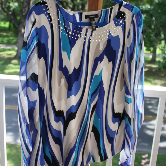 Alfani Tops - Blue & White (M) Alfani blousy top Alfani Tops - Blue & White (M) Alfani blousy top